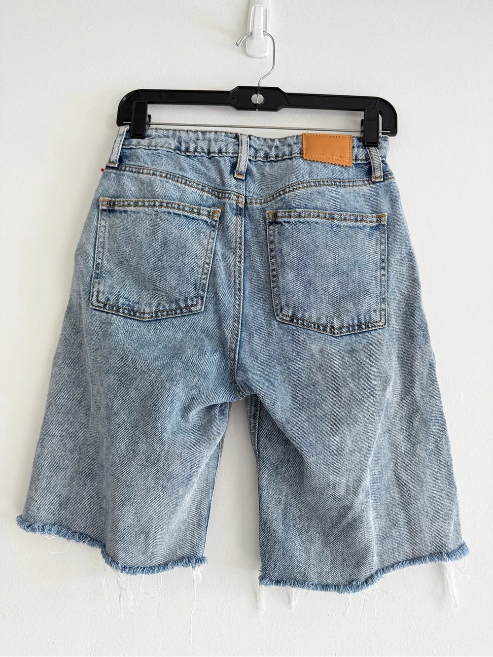 Avec Les Filles Distressed Denim Bermuda Shorts Size 26 8874